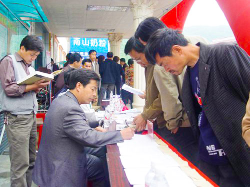 副所长郭汉玖带队赴恩施市红土送科技下乡.jpg