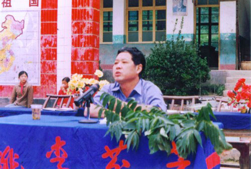 我所科技人员参加恩施市白果乡中药材生产技术培训班.jpg