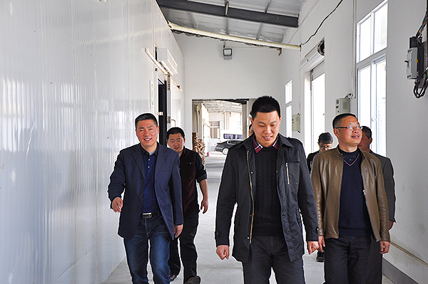 中药材所专家赴英山县开展企业与合作社对接.jpg