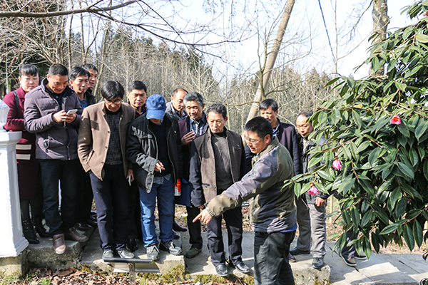 中药材所专家开展恩施州新型职业农民培育讲座.jpg