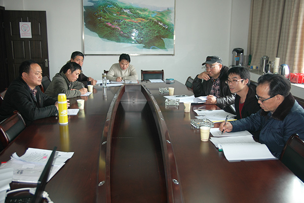 恩施市农业局验收“恩施市2016年中药材规范化生产技术示范项目”2.jpg