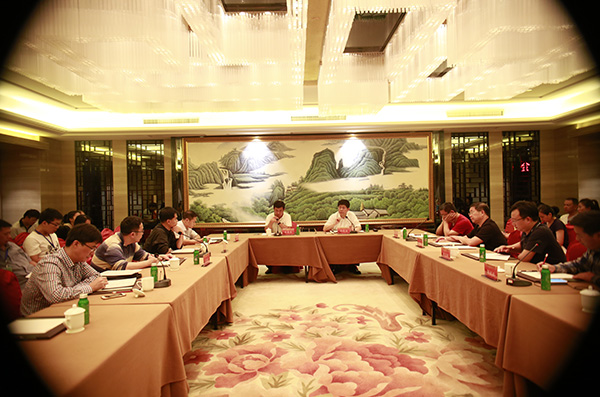 中药材基地共建共享联盟恩施分论坛暨2016药植论坛所长圆桌会议举行.jpg